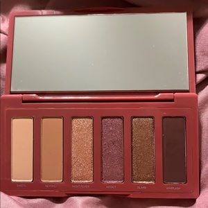 URBAN DECAY EYESHADOW PALETTE